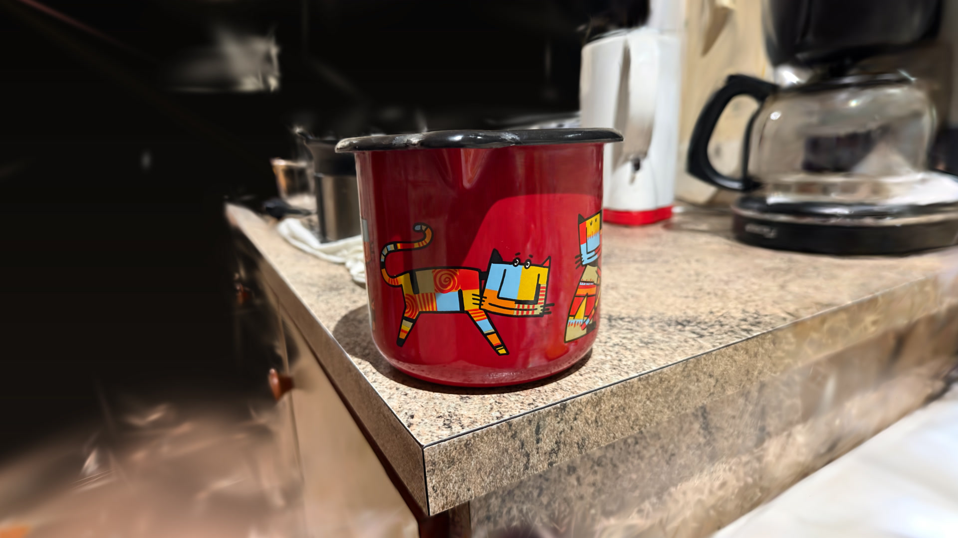 Rendered preview of the red cat pot